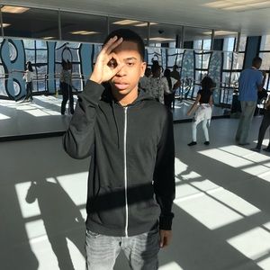 Meet your Posher, Sidney